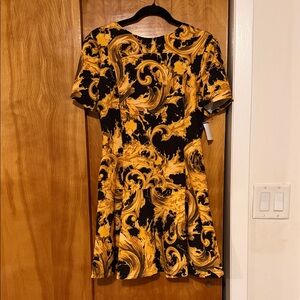NWT Versace Jeans Couture Baroque Black & Gold Short Sleeve Dress